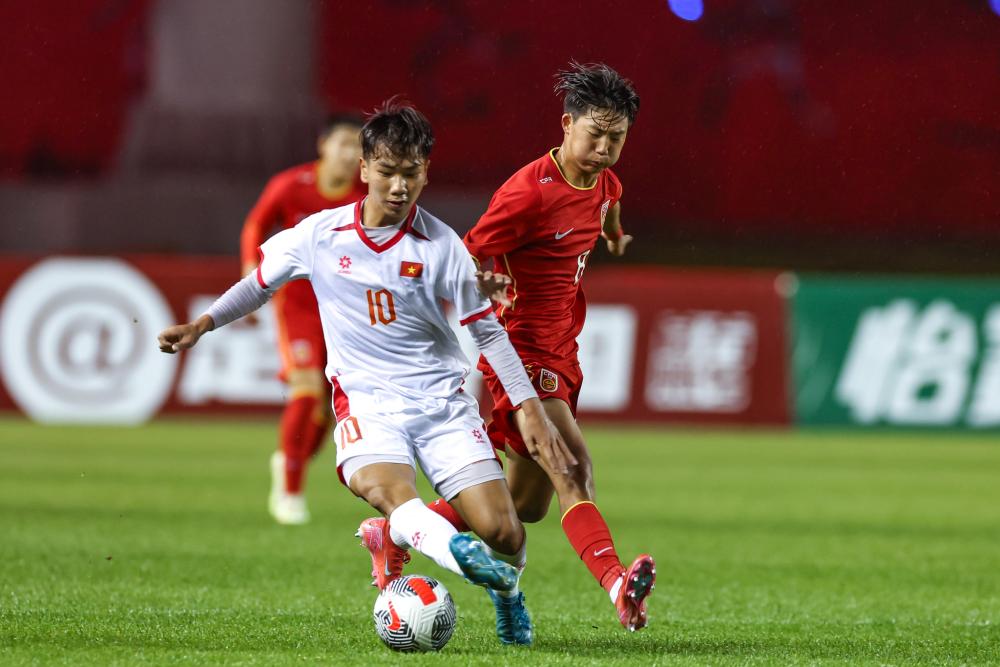 荷兰客场1-1波兰，德佩、卡明斯基破门，莱万送助攻