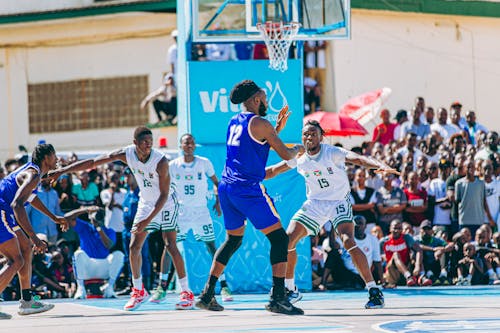 足球报：新鹏城下赛季目标是保级的基础上前进几名